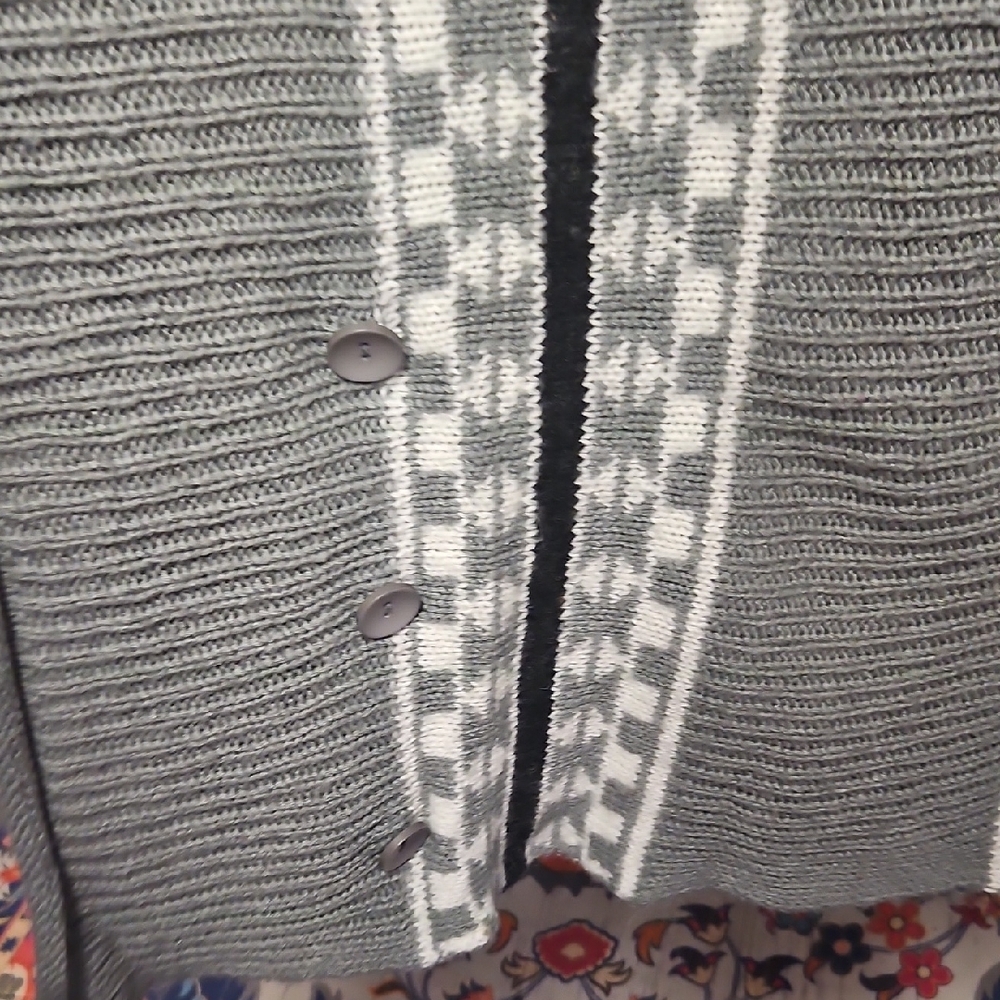 Chic Gray Patterned Women's Poncho - image 2